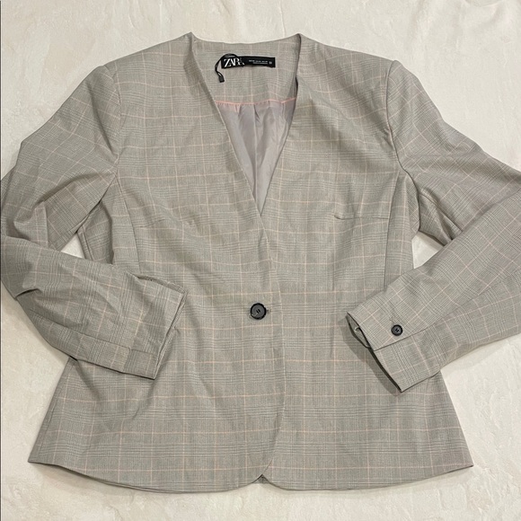 Zara Jackets & Blazers - 💖 Zara Light Tan/Pink Blazer